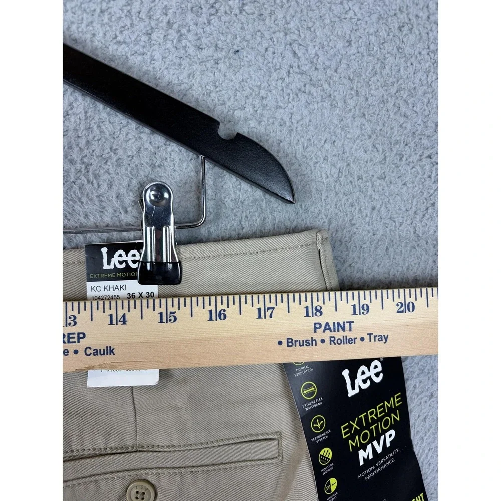 Lee Pants Mens 36x30 Beige Extreme Motion MVP Regular Straight Stretch Chino New